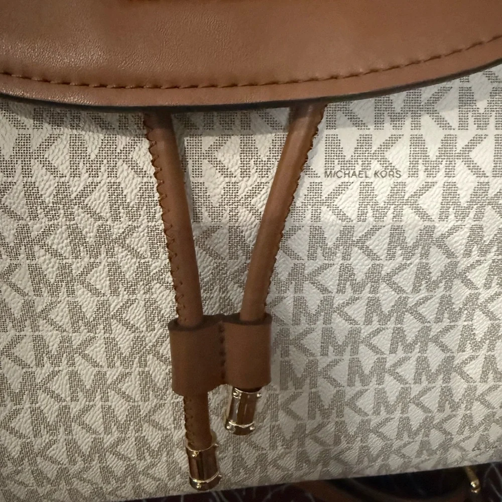 Michael Kors Tan and Cream Signature Backpack- ALMOST New.. Tag still attached! - Picture 5 of 13